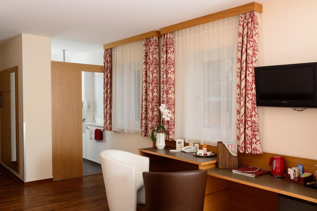 Hotel Garni Weinquadrat 레헨스테이너와차우 외부 사진