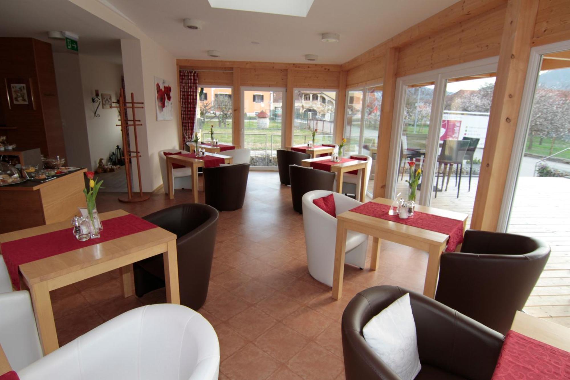 Hotel Garni Weinquadrat 레헨스테이너와차우 외부 사진