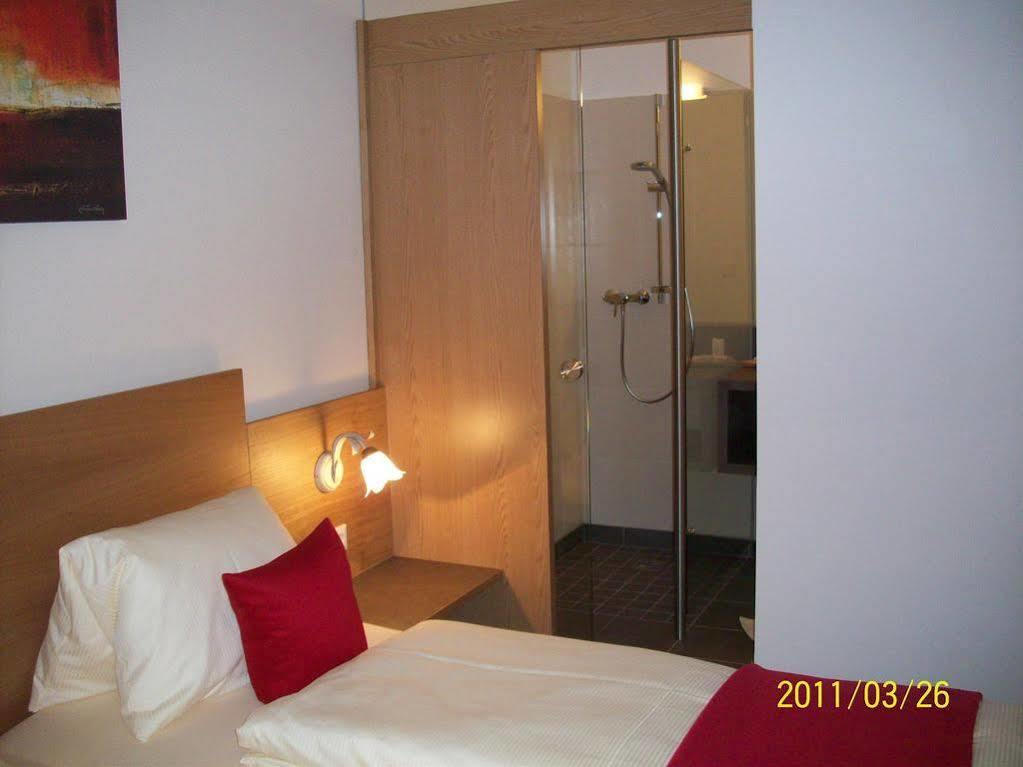 Hotel Garni Weinquadrat 레헨스테이너와차우 외부 사진
